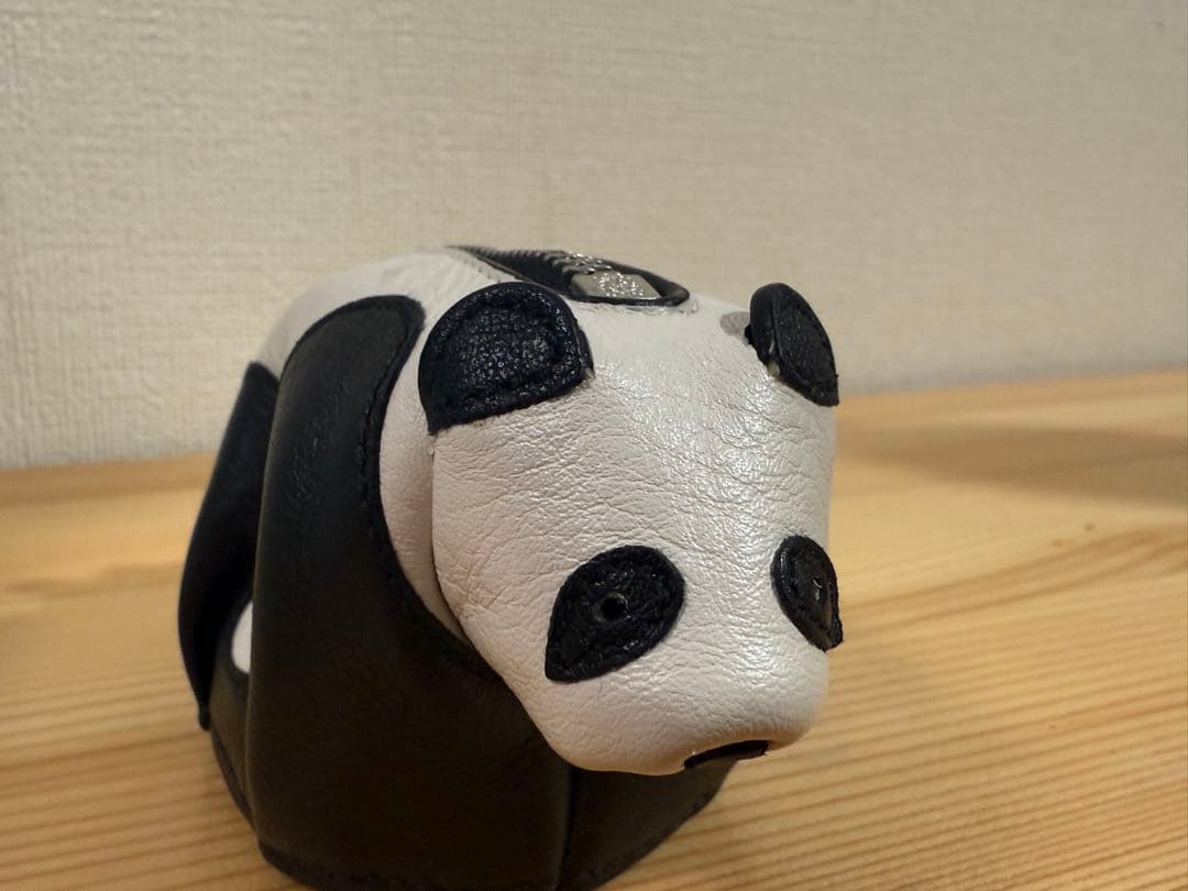 (週末セール)ロエベパンダパース ケース レザー ブラック ホワイト