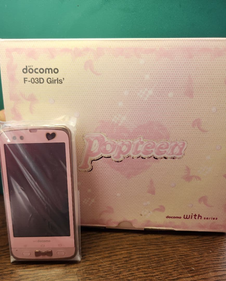 未使用 docomo F-03D Girls’ ARROWS Kiss