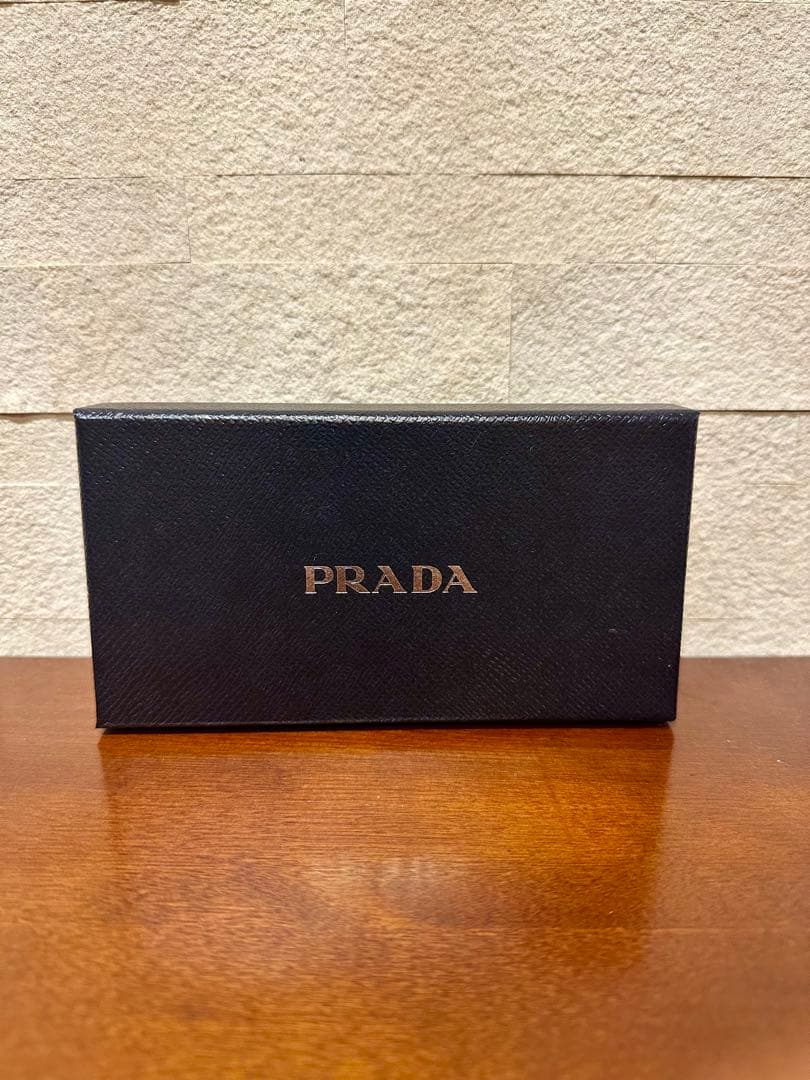 PRADAブラック正規品　iPhone12、12pro用ケース