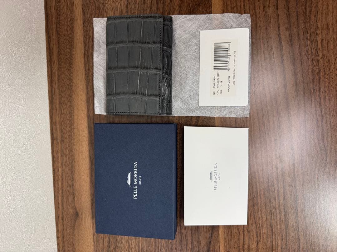 Pelle Morbida ワニ革 名刺入れ　グレーPMO-CRS011