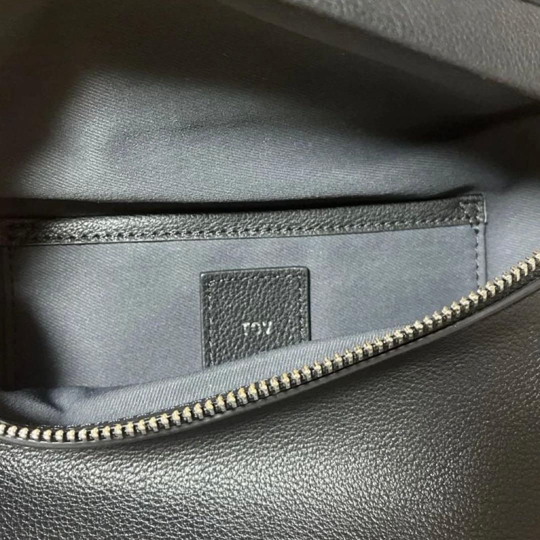 あしか TOV (トーヴ) BUFF BODY レザーボディバッグ