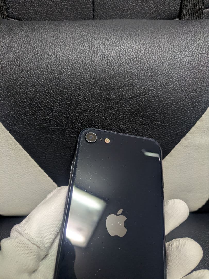 画面新品　iPhone　se3 第3世代　64gb SIMフリー　黒　ブラッ75