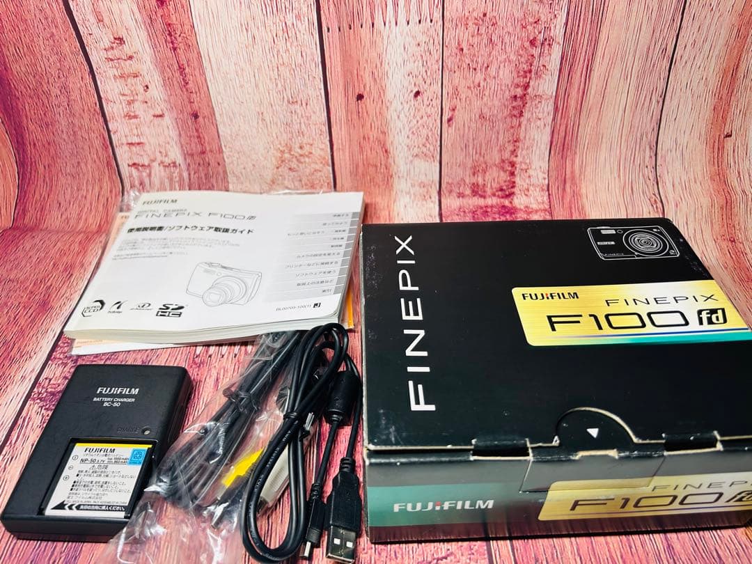 箱付き FUJIFILM 富士フィルム FINEPIX F100 デジタル