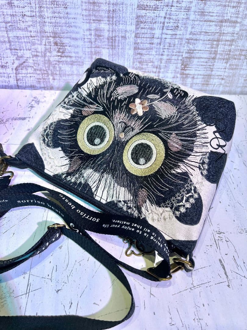 ブラックハート生地♡刺繍のショルダーバッグ♡個性的な黒猫ちゃん