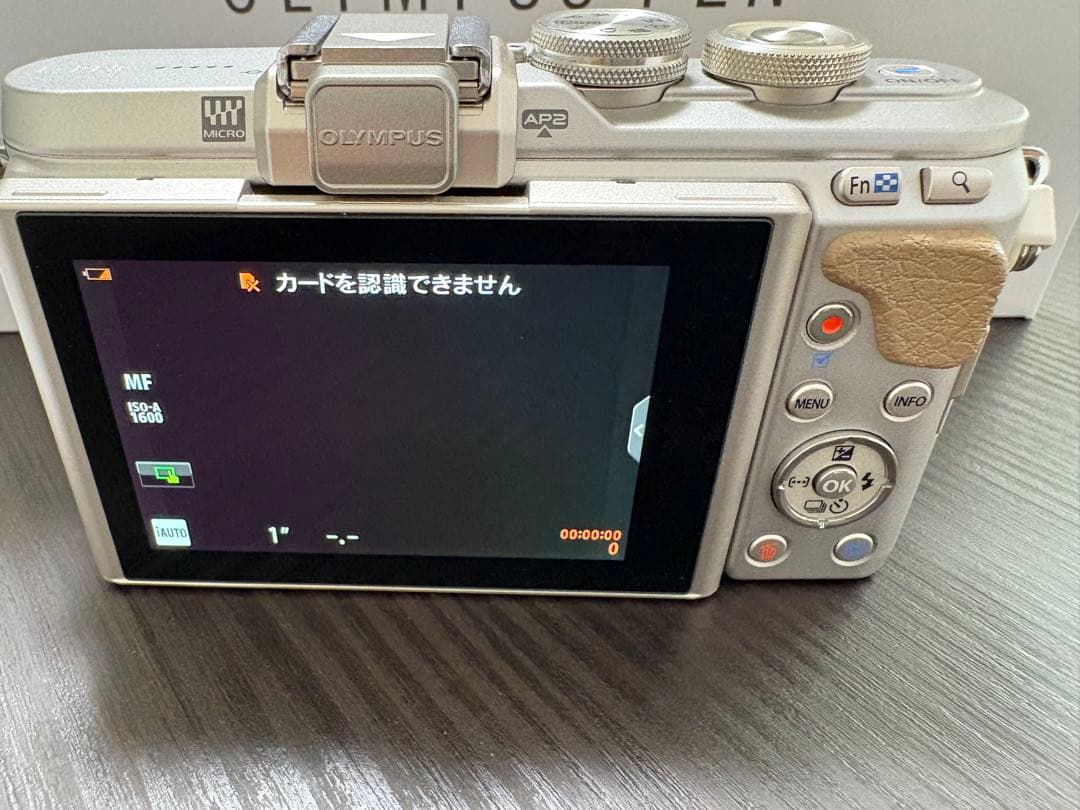 OLYMPUS PEN E-PL8 ミラーレスカメラ　ダブルレンズ　ダブルズーム