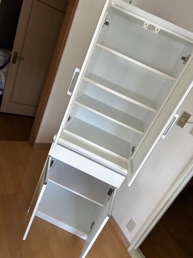 SunnyTakahashi ホワイト食器棚 ガラス扉付き 5段