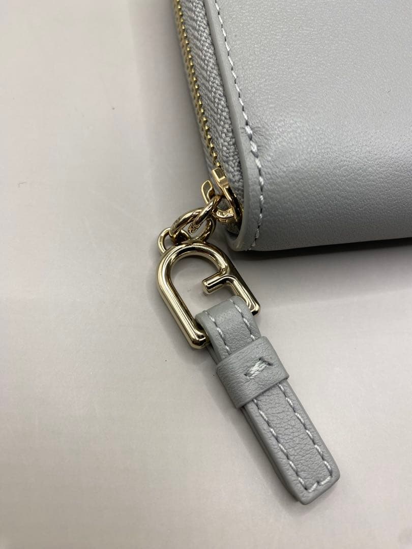 koaゆっくり出品中様 [未使用品] FURLA グレー レザー 長財布