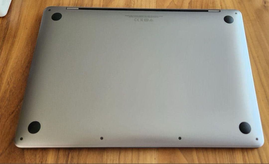 MacBook Pro 13インチ　M2 2022 箱無し！