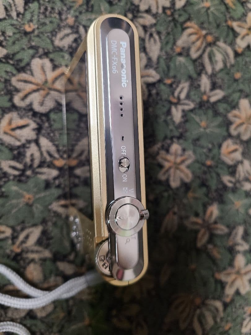 Panasonic LUMIX FX66 ゴールド