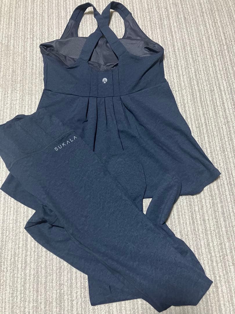 SUKALA フレアーバッククロスタンクトップ　レギンス　セットアップ　ネイビー