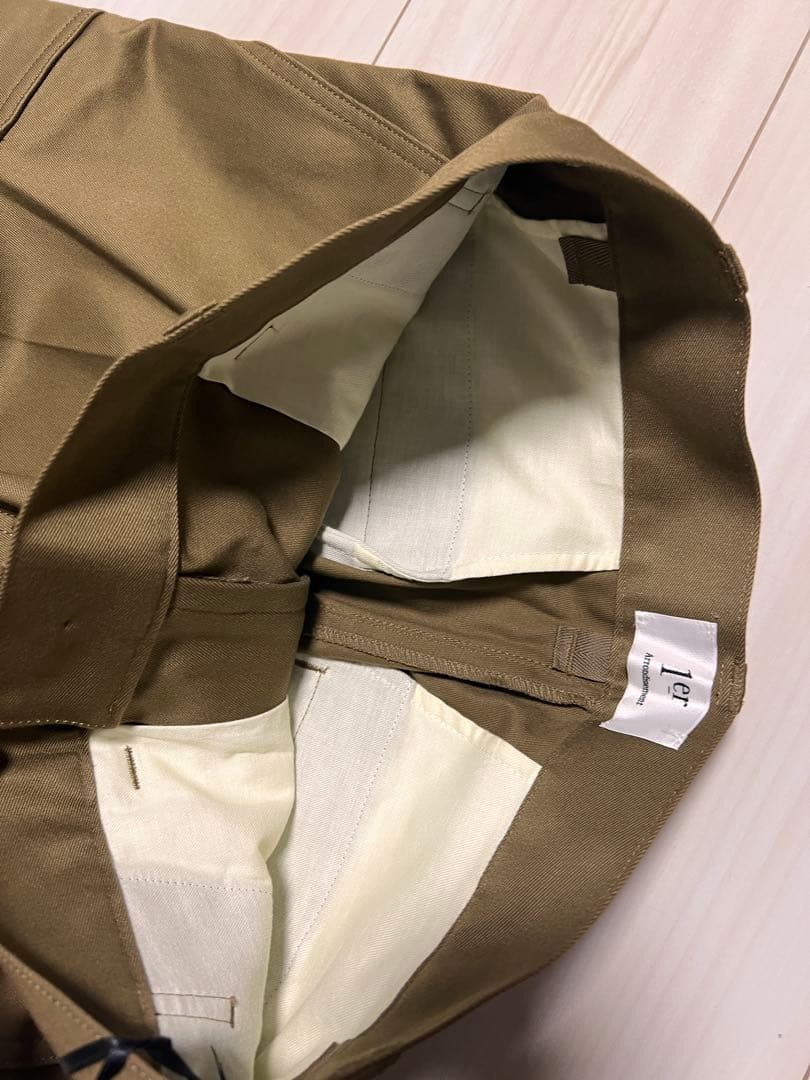プルミエアロンディスモン　カーキ色　コットンツイルカーゴパンツ　ワイド