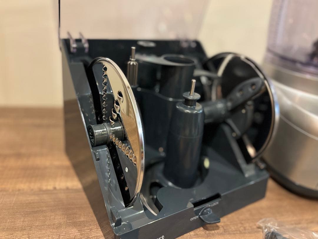 【未使用品】クイジナート フードプロセッサー CFP-26SVPCJ