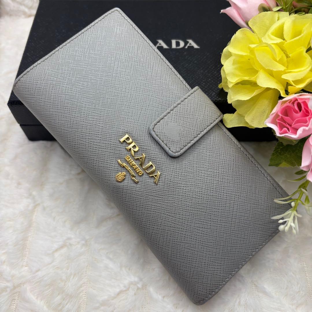 美品　プラダ✨　サフィアーノレザー　長財布　金ロゴ　グレー　ICチップ内蔵