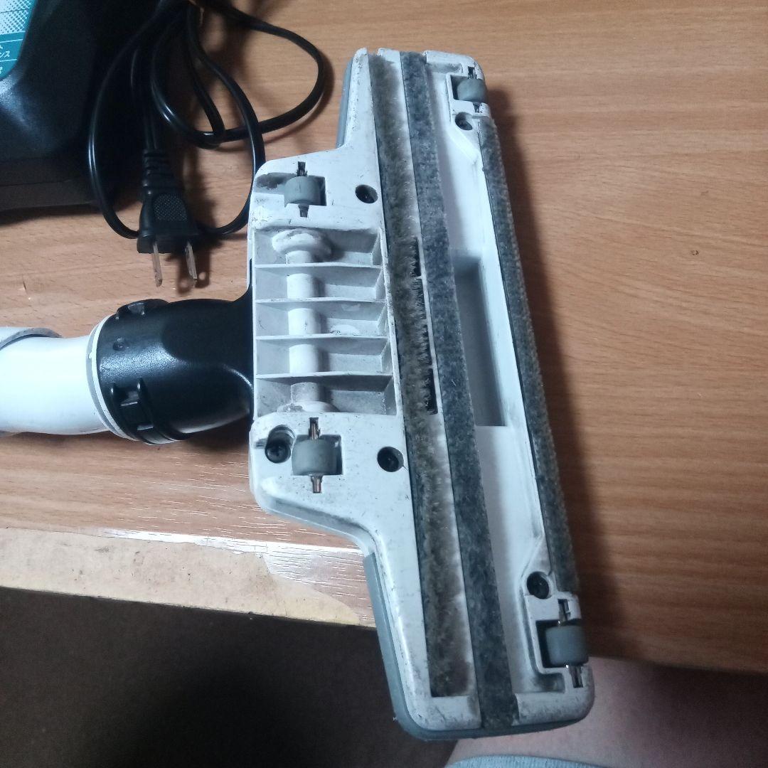 ①Makita 充電式クリーナー CL280FD バッテリー・充電器付き