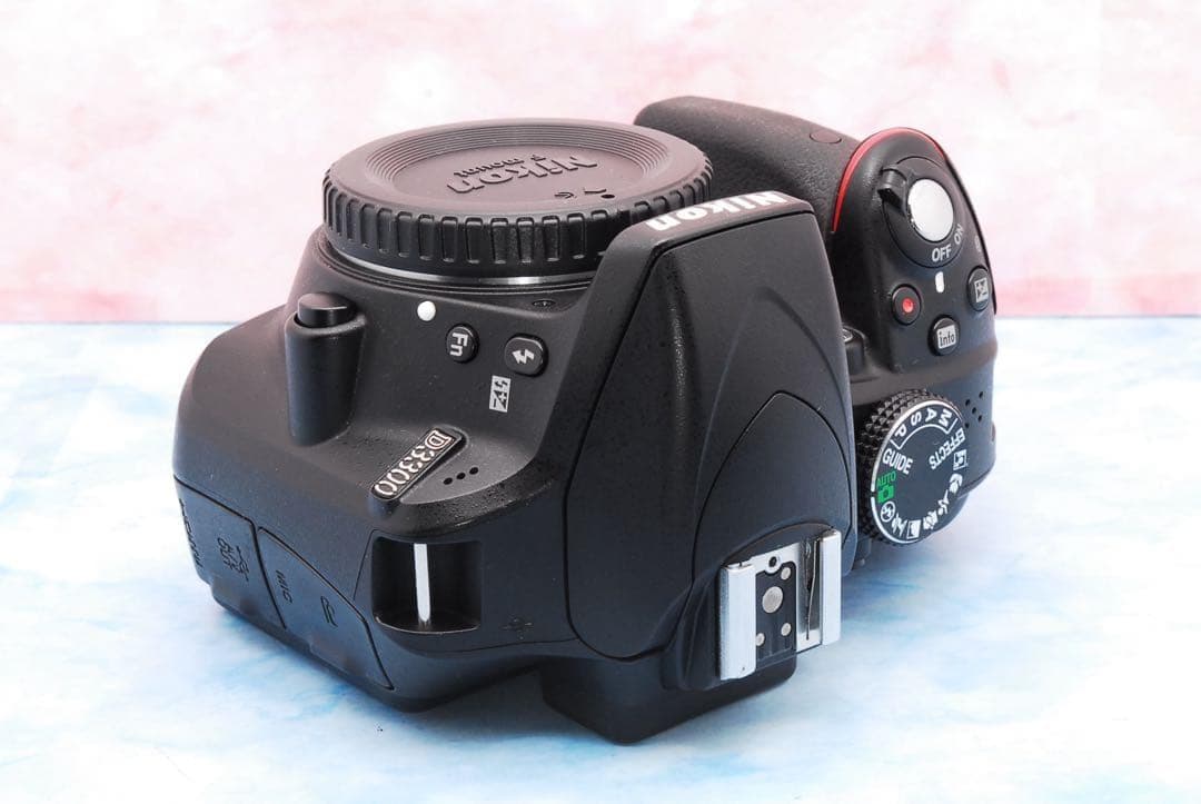 ニコン D3300☆一眼レフカメラ☆バッグ付☆美品＆S数少☆初心者向け