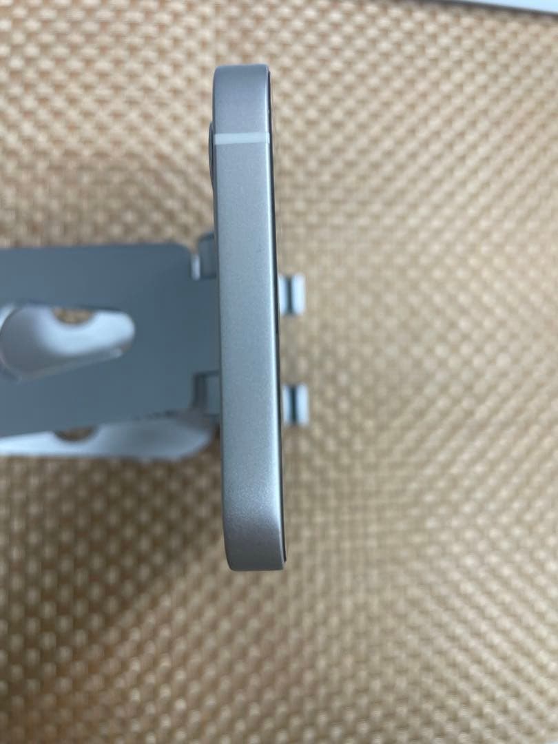 iPhone 12 64 GB ホワイトSIMフリー【8262】