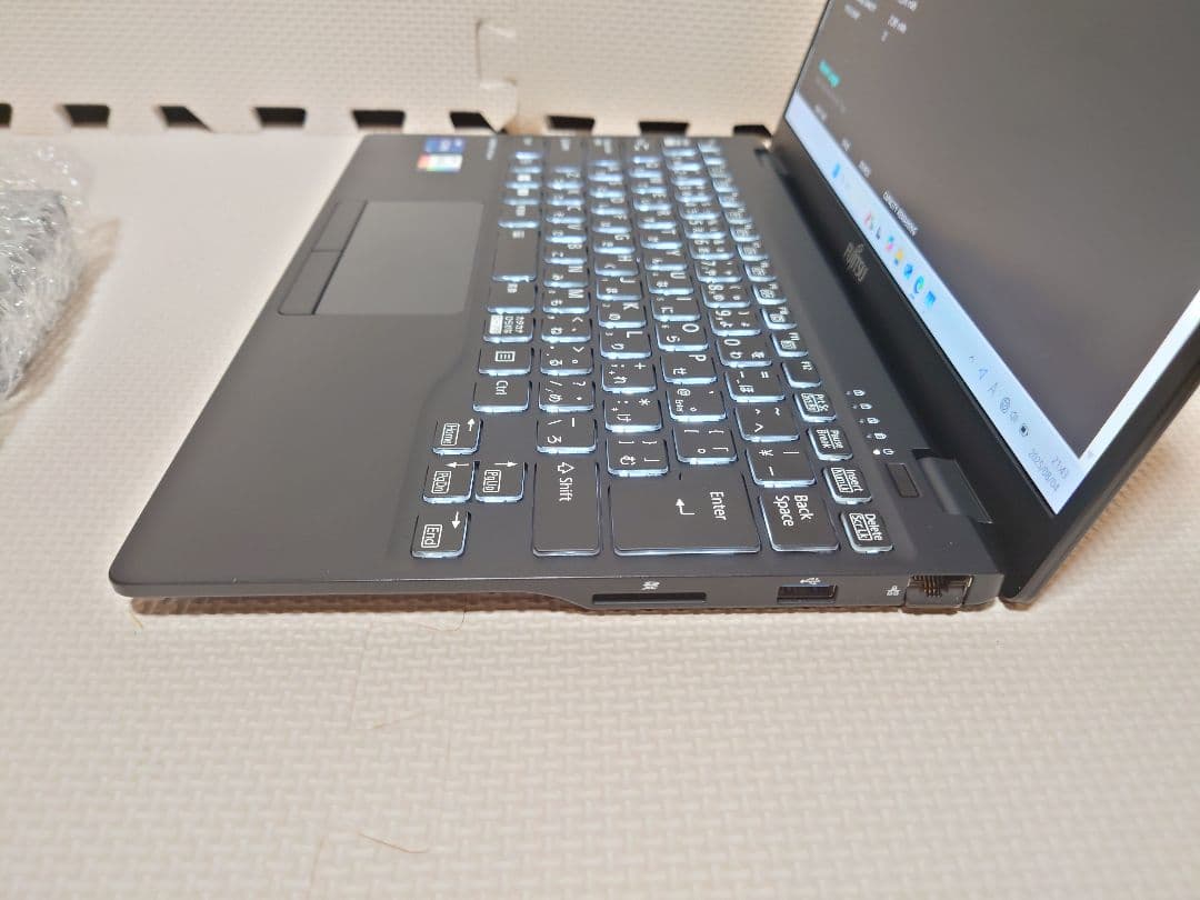 富士通Lifebook/i7-1165G7/16G/750g超軽量ノートパソコン