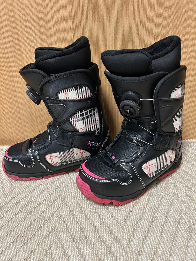 BUZRUNスノーボードブーツ 女性用 黒/ピンク チェック柄 ボア 早い者勝ち