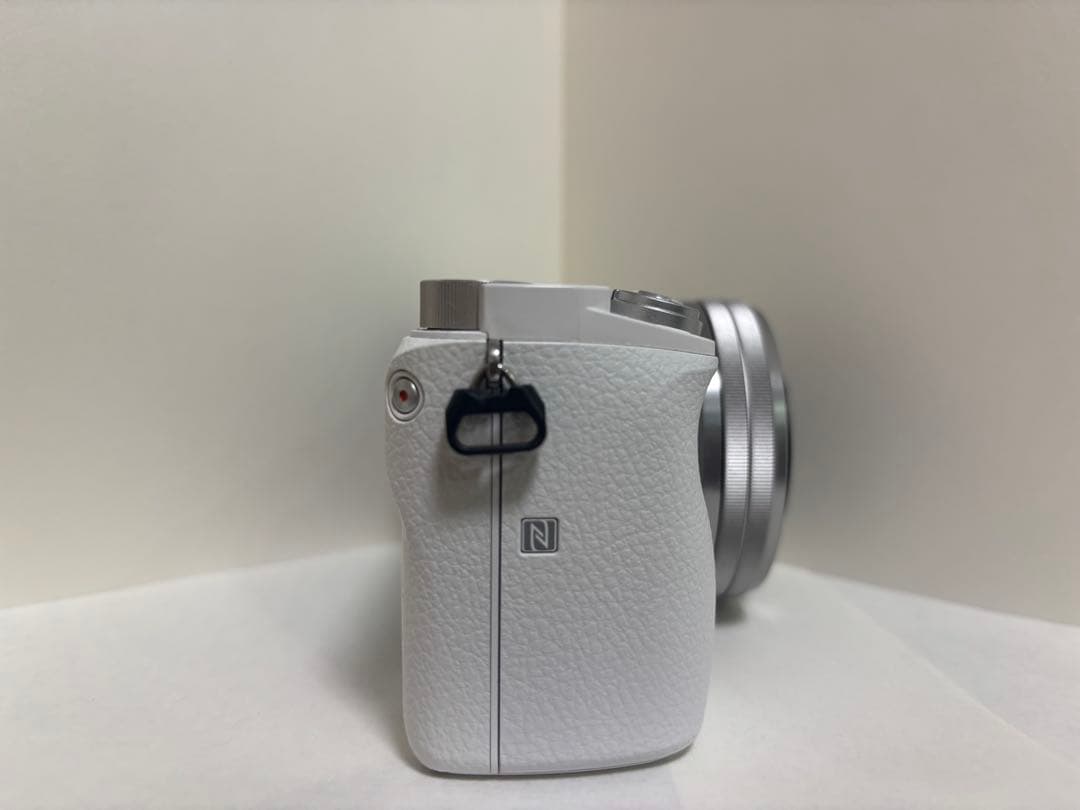 【最終価格】α6000 ダブルズームレンズキット ILCE-6000Y