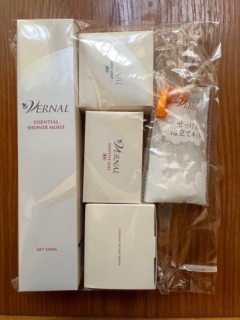 VERNAL ESSENTIAL SHOWER MOIST セット