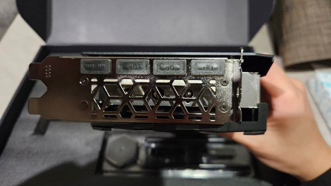 [使用頻度少]GeForce RTX 4070 Ti Super 玄人志向