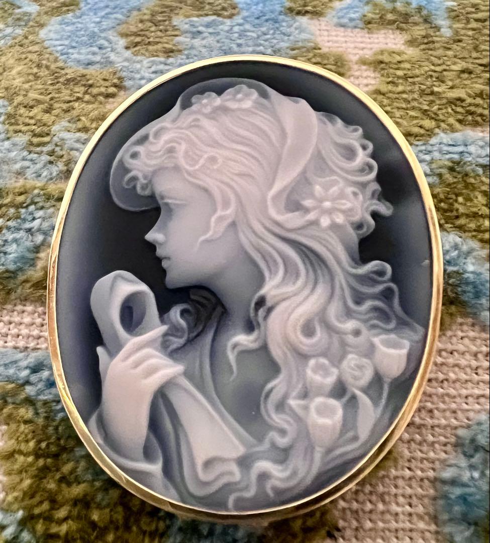 カメオペンダントトップ兼ブローチ　3.5✖️4.5 18K 作家サイン有り