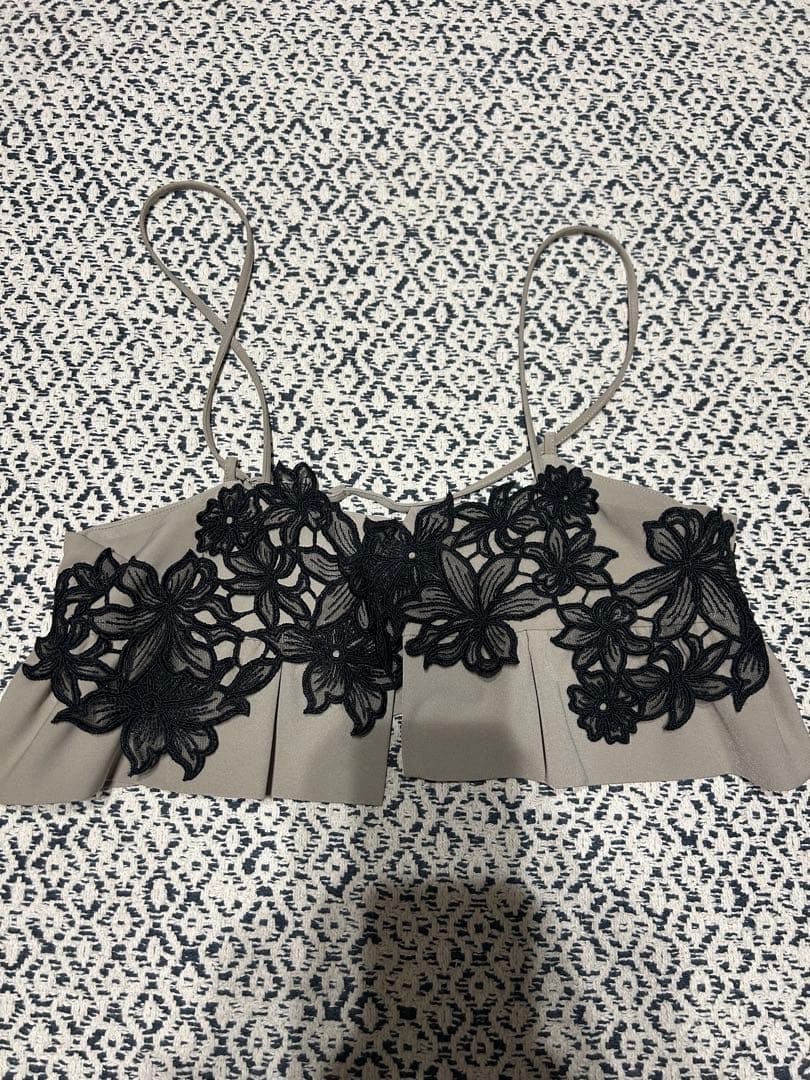 レース付きブラトップとスーツセット