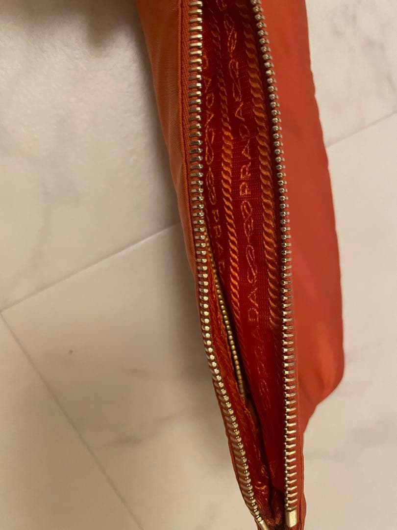PRADA オレンジ クラッチバッグ