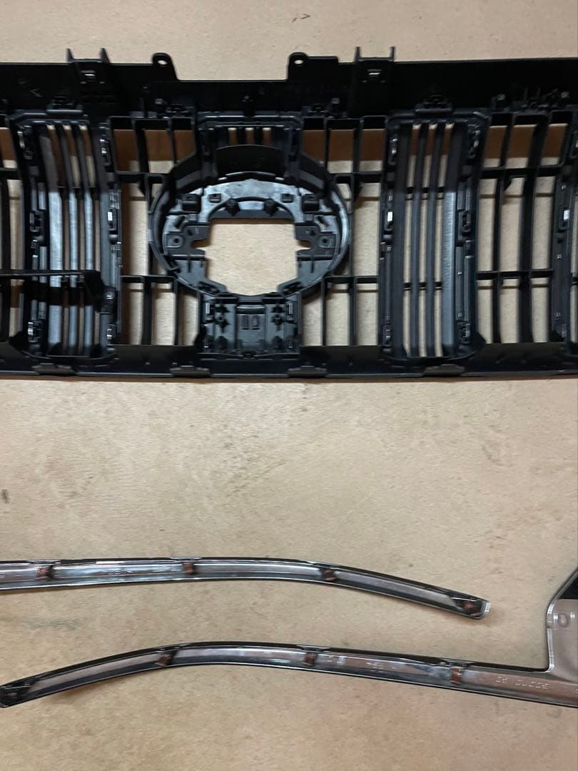 プラド150後期フロントグリル【カメラ無しチッピング➕マッドブラック塗装】