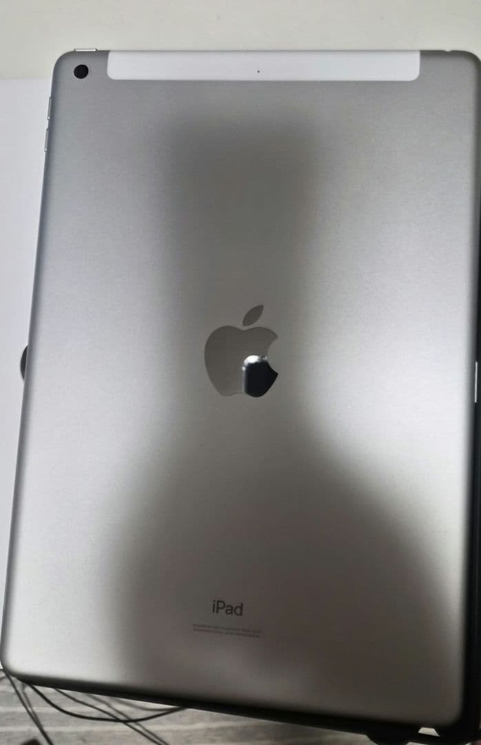 iPad 10.2インチ 第8世代[32GB] セルラーモデル