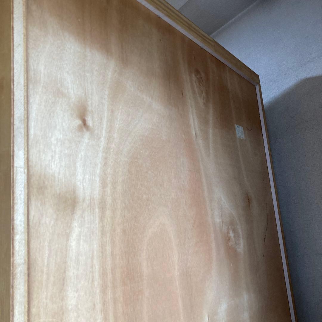 ナチュラル　木製 3ドア　ワードローブ　花の装飾付き