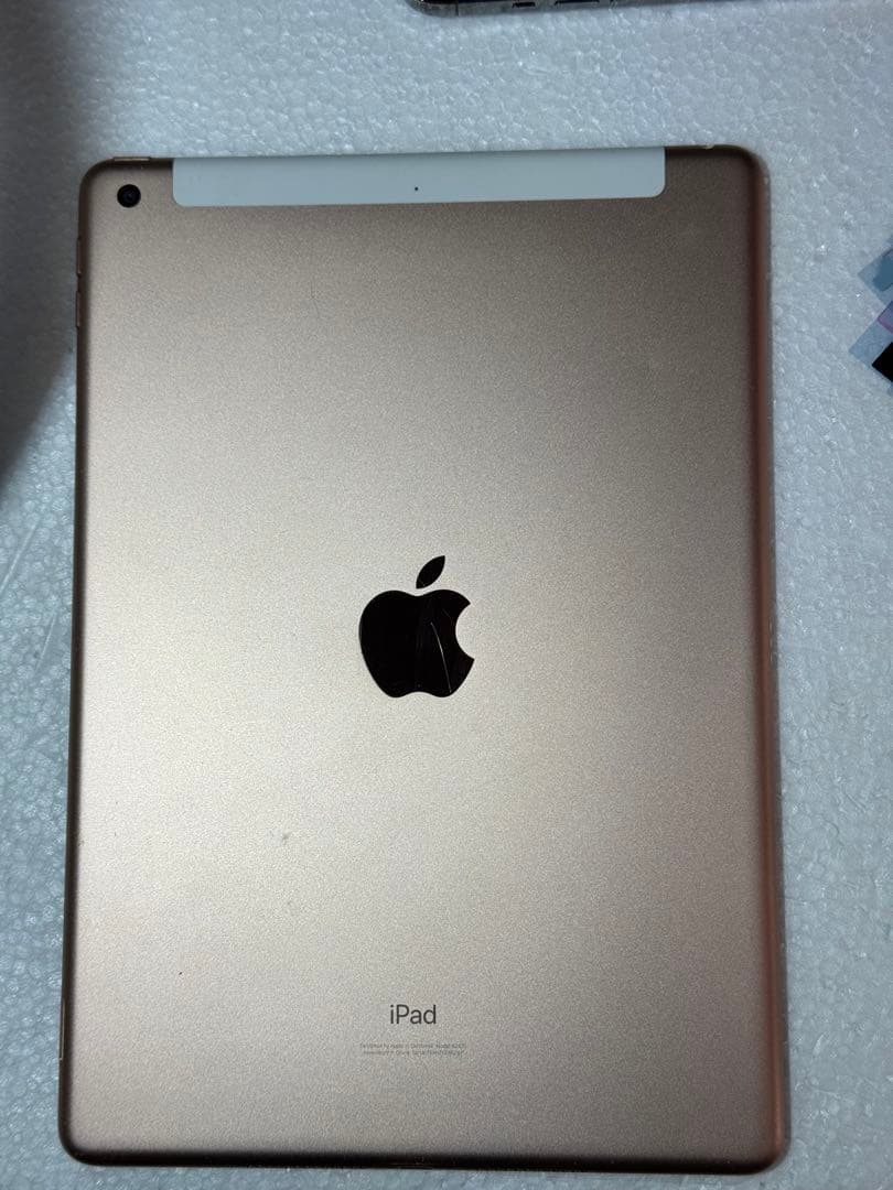 iPad 第8世代 32GB ゴールド Wi-Fi＋セルラーモデル
