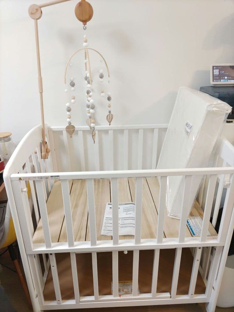 美品　カトージ　ミニ　ベビーベッド　白　直接引き取り可　お届けも可（場所による）
