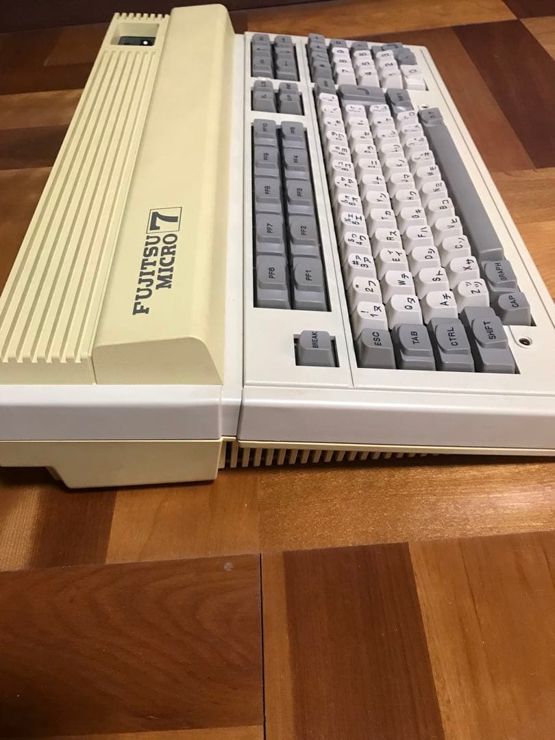 富士通FM7 FUJITSU MICRO 7 MB25010 レトロPC