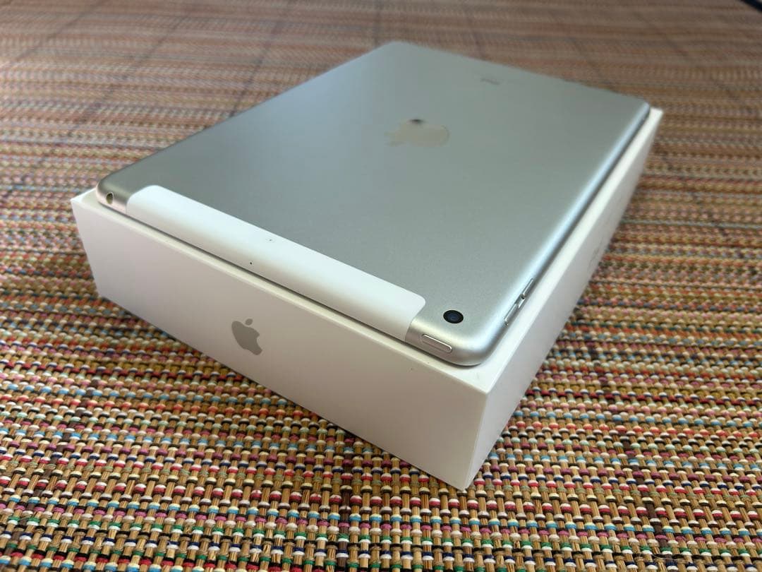 iPad 第6世代 128GB SIMフリー