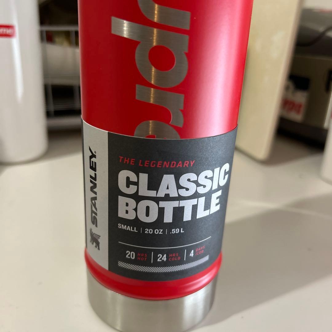 シュプリームSTANLEY CLASSIC BOTTLE 20OZ レッド