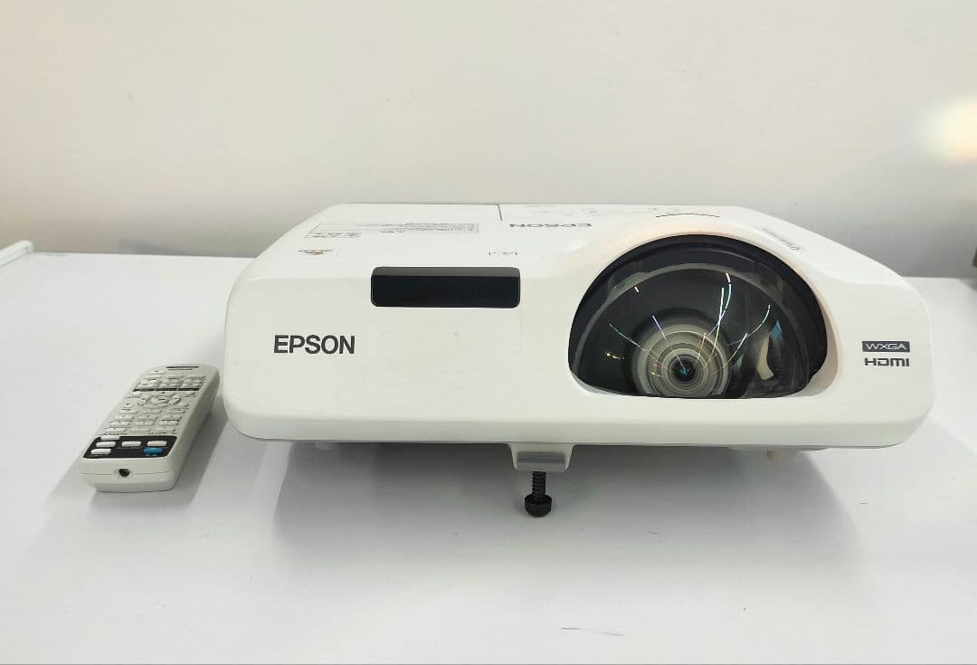 EPSON EB-535W プロジェクター　超短焦点　83cmで80インチ投写