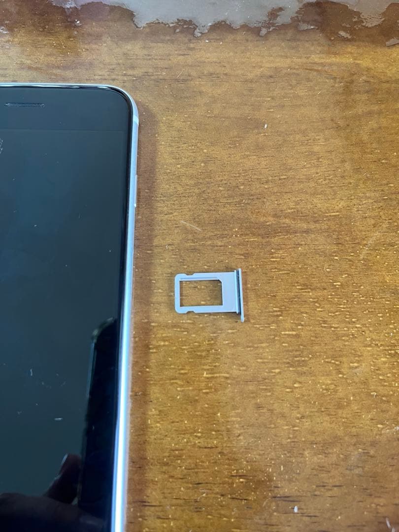 iPhone SE 第2世代 128GB 水没 ジャンク 起動OK 画面不良