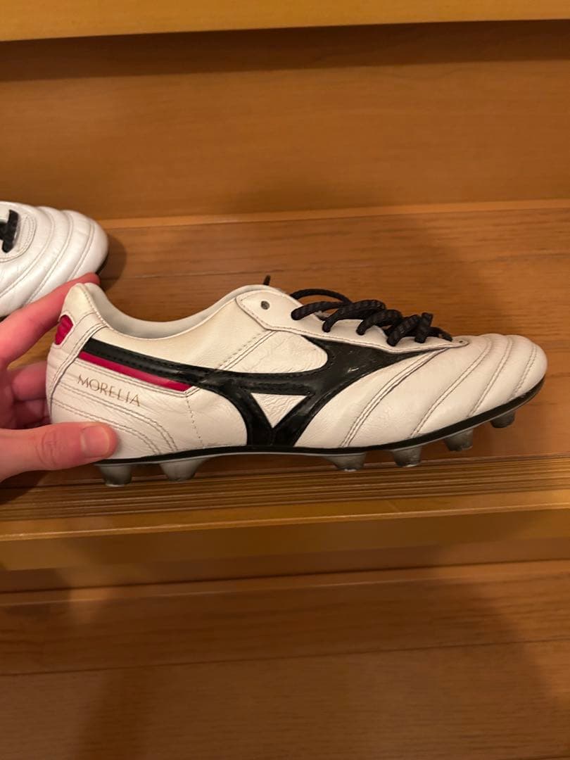 ミズノ　モレリア　サッカースパイク　ホワイト/ブラック/レッド