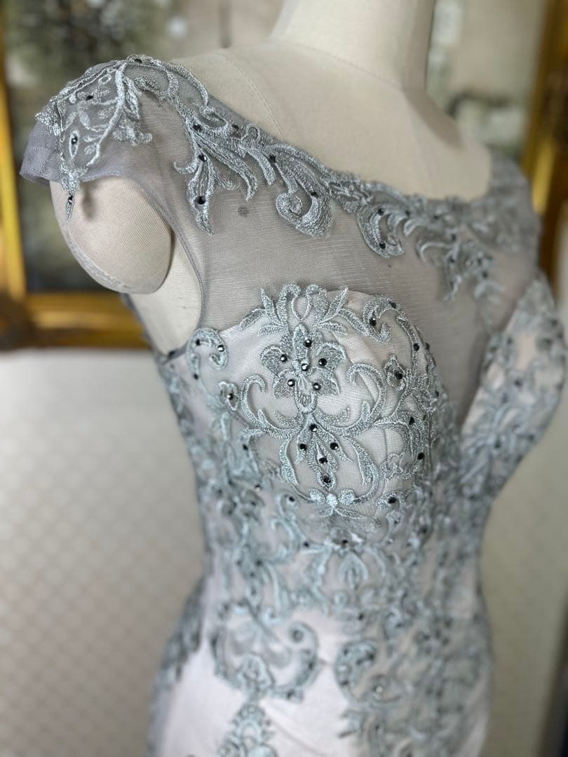 シルバー ベージュビーズ刺繍 フィット＆フレアドレス