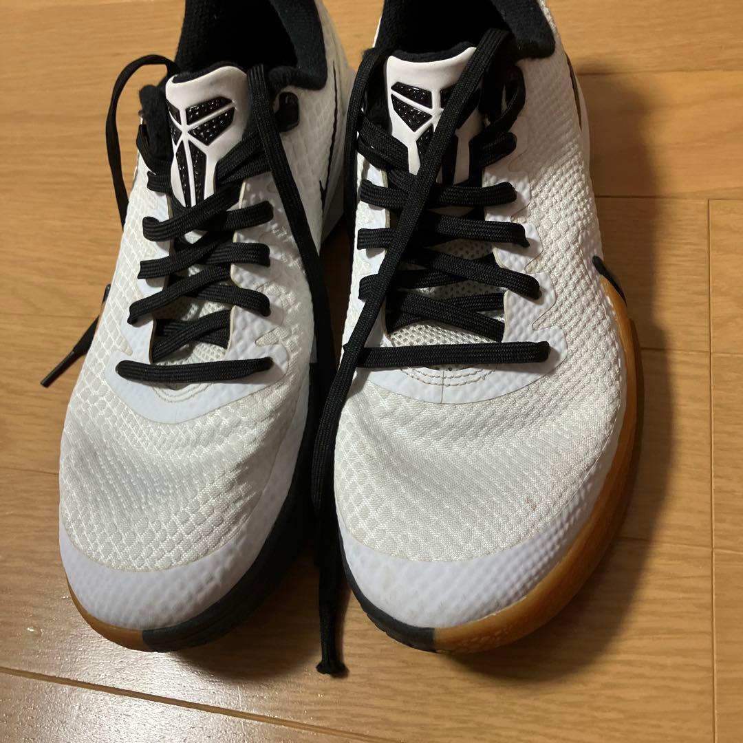 バスケットボールシューズ ホワイト/ブラック　NIKE KOBE 25.5cm