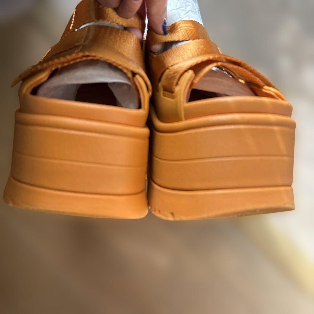 美品　UGG ゴールデンライズ　オレンジ　23cm