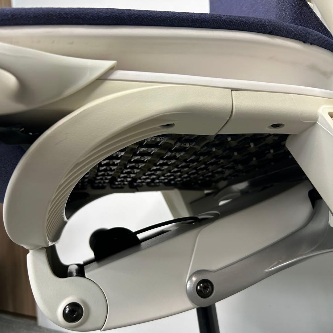 H エンボディチェア ハーマンミラー ホワイト Embody ネイビー