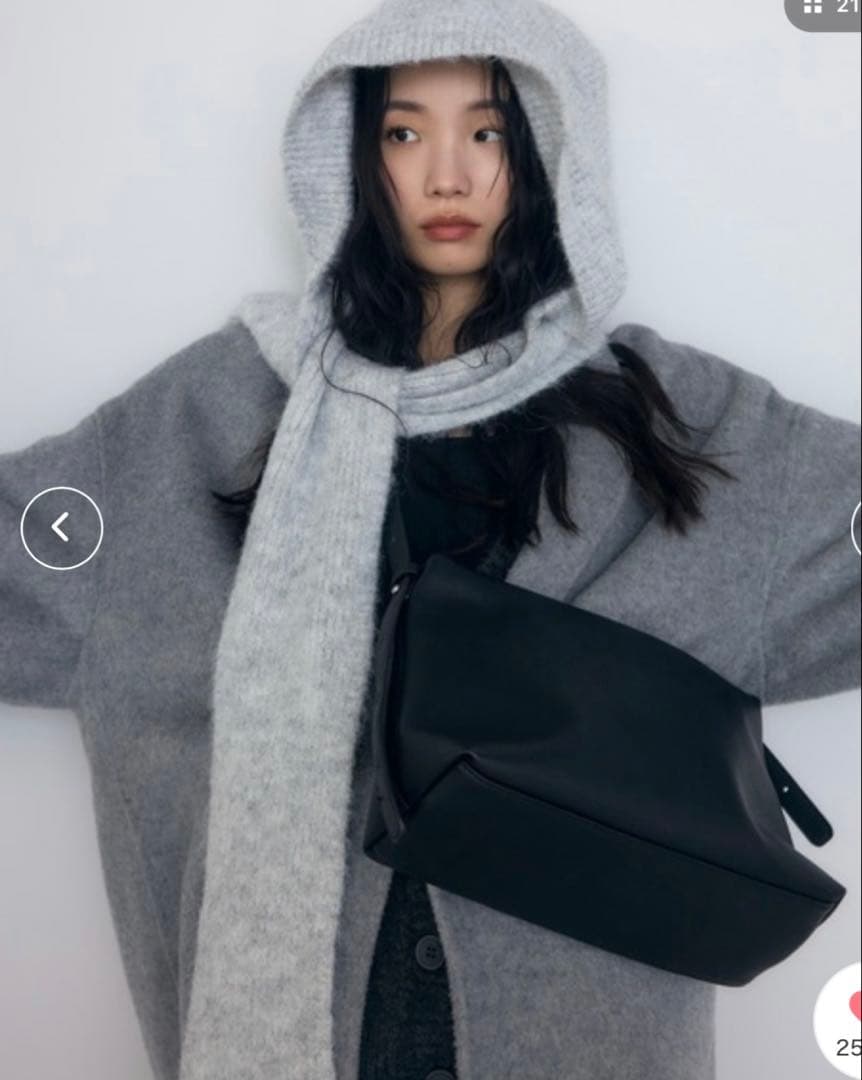 2回使用【soins】　牛革ミニマルショルダーバッグ