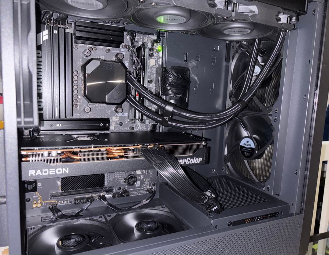 Ryzen7-9800X3D、RX9070搭載、自作デスクトップPC