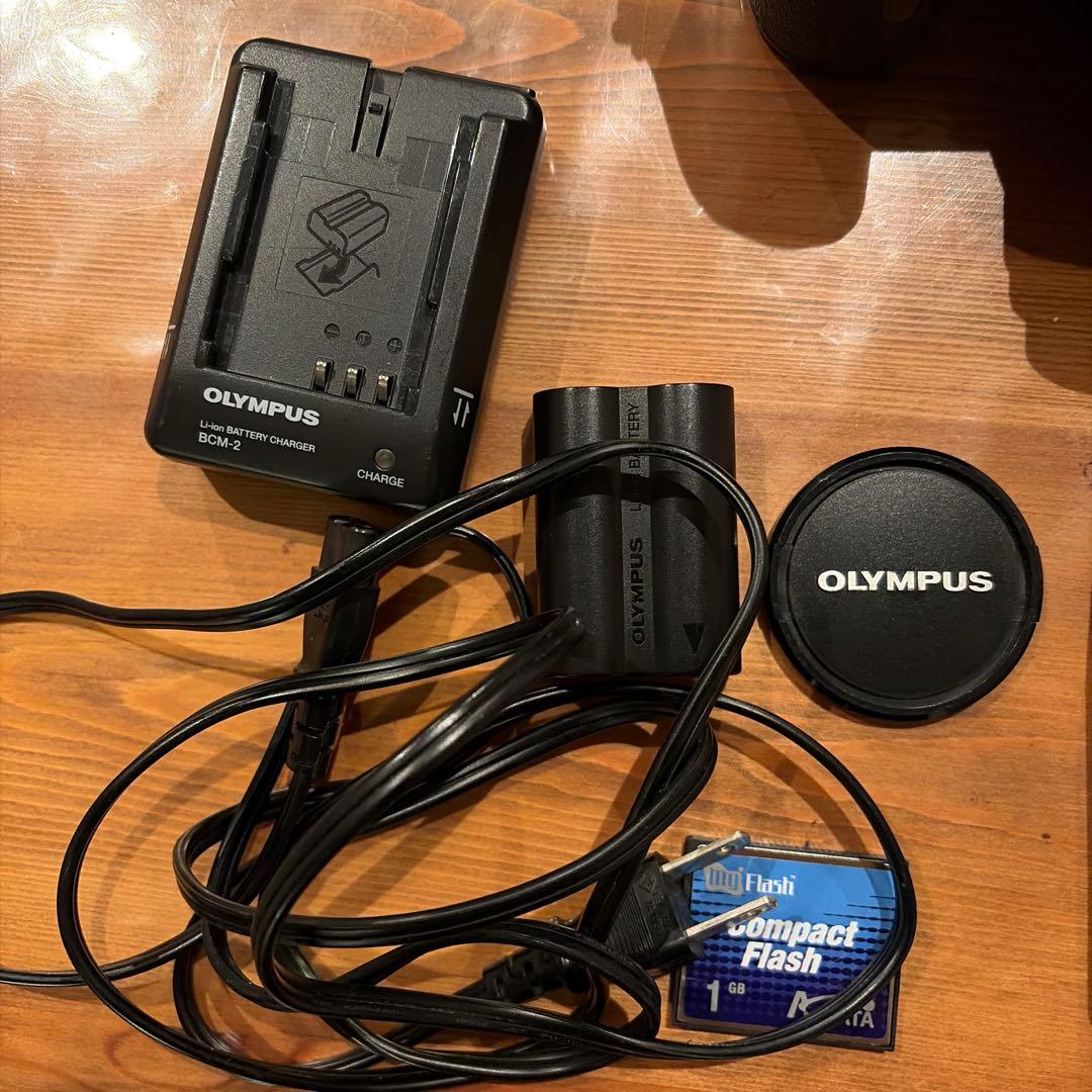 ブ*ン様 OLYMPUS E-1 OMマニュアル標準レンズf1.4とマウントアダ