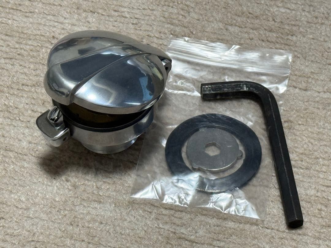 モートーン モンツァ タンクキャップ ブラッシュ