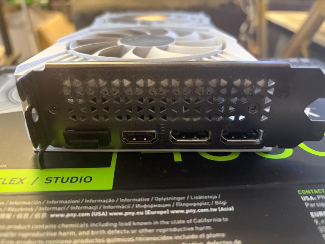 グラフィックボード・グラボ・ビデオカード pny rtx 4060 8gb white editon