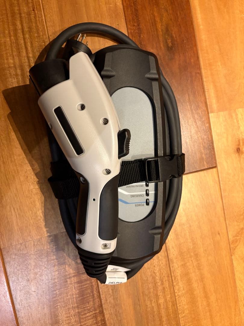 純正　充電ケーブル