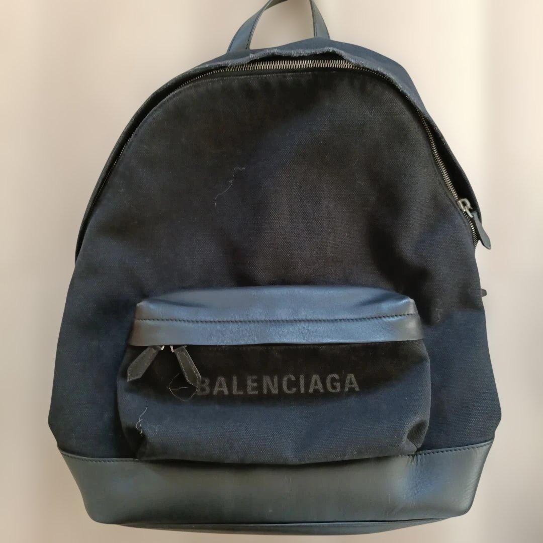 BALENCIAGA ブラックバックパックリュックサック黒色バレンシアガレザー